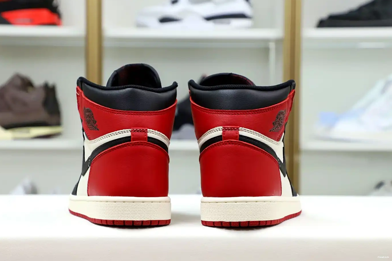 'BRED JORDAN RETRO AIR HIGH 1 OG TOE' 0404